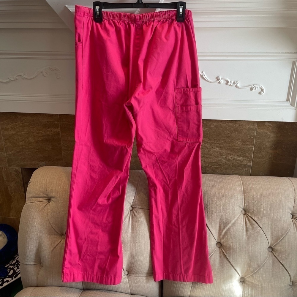 AL: Spread Good Cheer Scrub Pants Women’s M Hot Pink Pant Scrubs Medical pockets - Picture 2 of 10